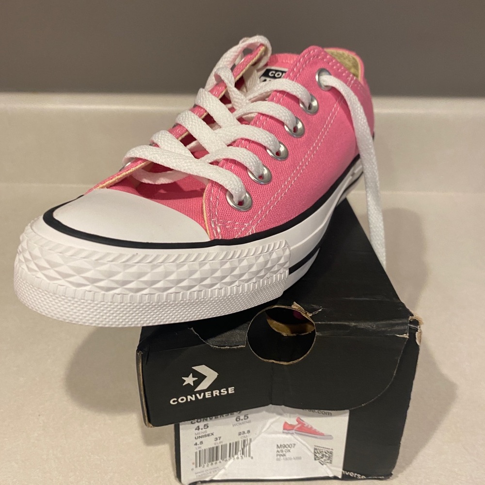 Converse Unisex  All Star Ox Low Top Pink Women 6.5 Mens 4.5. New in box